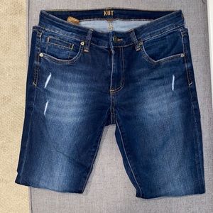6P Kut from the Kloth Dayna Skinny Distressed Jean